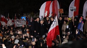 Miniatura: Pasek TVN24 opisujący protest PiS wywołał...