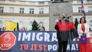 Miniatura: W Warszawie spalono flagę UPA. "Nie...