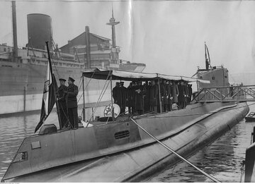 Podniesienie bandery wojennej na&nbsp;ORP &bdquo;Orzeł&rdquo; 2&nbsp;lutego 1939 roku w&nbsp;basenie stoczni we&nbsp;Vlissingen