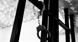 Miniatura: "Układ zamknięty” za PiS