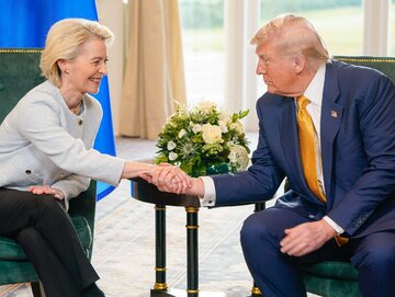 Przewodnicząca KE Ursula von der Leyen i&nbsp;prezydent USA Donald Trump
