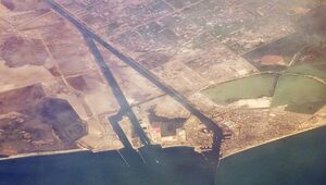 Miniatura: Kolizja na Kanale Sueskim. Wstrzymano też...