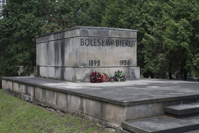Grób Bolesława Bieruta na Wojskowych Powązkach w Warszawie