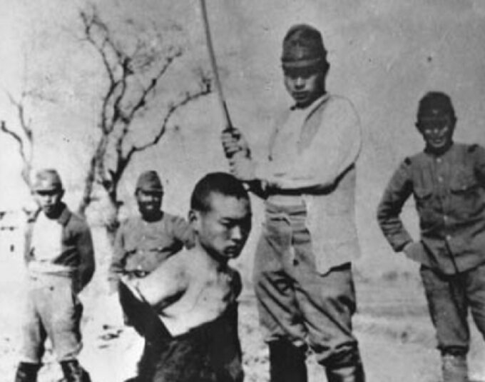 Egzekucja Chińczyka przez japońskiego żołnierza