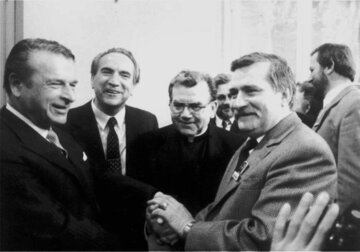 Lech Wałęsa i&nbsp;Czesław Kiszczak