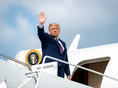 Miniatura: Trump przerywa wyjazd. Departament Stanu:...