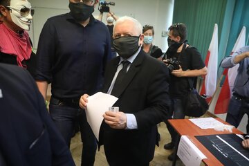Prezes PiS Jarosław Kaczyński głosował w lokalu wyborczym na warszawskim Żoliborzu 