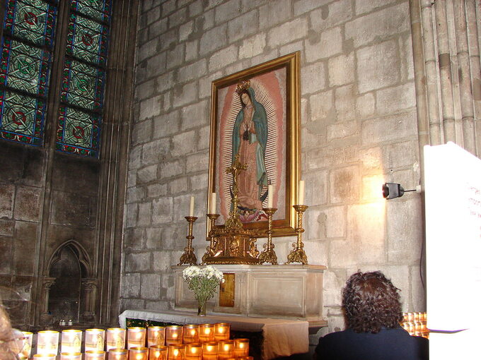 Kaplica Matki Bożej z Guadalupe w paryskiej katedrze Notre Dame. Zdjęcie z 2009 roku.
