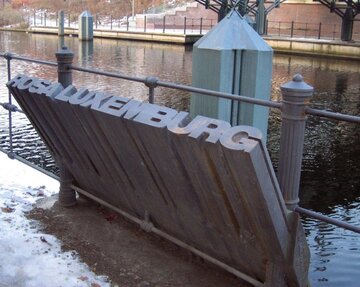 Pomnik Luksemburg w&nbsp;Berlinie nad Landwehrkanal (2005)
