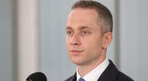 Miniatura: Wiceszef MON usunął wulgarny wpis o...