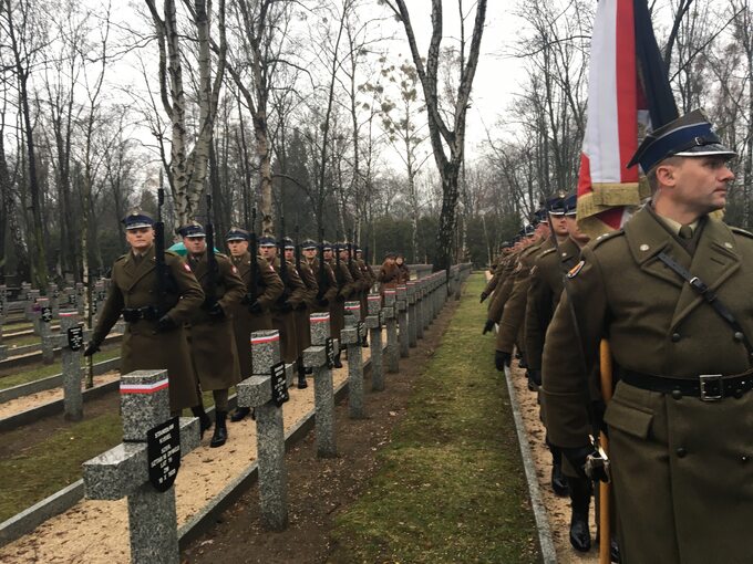 Pogrzeb płk. Matuszewskiego i mjr. Rajchamna na Wojskowych Powązkach