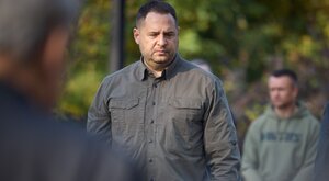 Miniatura: Jutro miał lecieć do USA, dziś złożył...