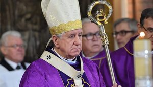 Miniatura: Znany polski arcybiskup złożył rezygnację....