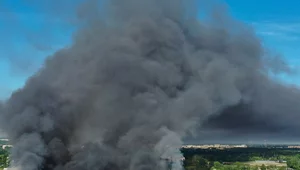 Miniatura: Gigantyczny pożar na Marywilskiej w Warszawie