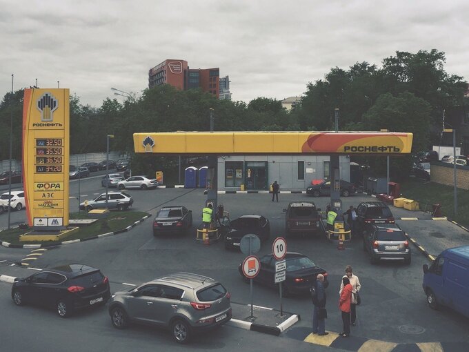 Stacja paliw Rosnieftu w Moskwie