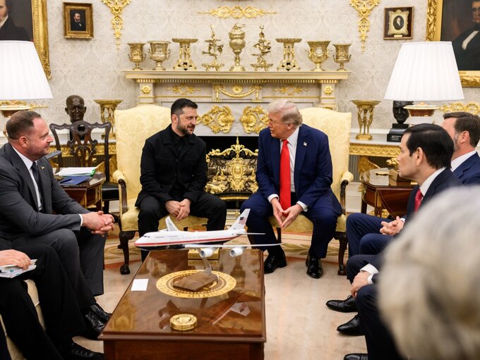 Prezydent Ukrainy Wołodymyr Zełenski podczas spotkania z&nbsp;prezydentem USA Donaldem Trumpem w&nbsp;Białym Domu