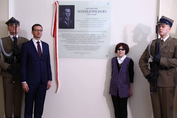 Premier Mateusz Morawiecki z córką rotmistrza Zofią Pilecką-Optułowicz 