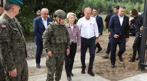 Miniatura: Tusk i von der Leyen na granicy z...