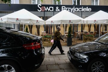 Kilkanaście dni przed wyborami portal Onet.pl opublikował zapis rozmowy premiera Morawieckiego z restauracji Sowa i Przyjaciele. Mimo że Schetyna, Czarzasty i Kukiz żądali jego dymisji, to sondaże pokazały, że nagrania nie wpłynęły na poparcie dla rządu. 