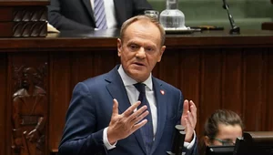 Miniatura: Zmiana traktów UE. Tusk składa Polakom...