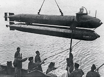 W&nbsp;przeciwieństwie do&nbsp;Polak&oacute;w Niemcy zastosowali w&nbsp;praktyce &bdquo;żywe torpedy&rdquo; (na zdjęciu), choć z&nbsp;mizernym skutkiem