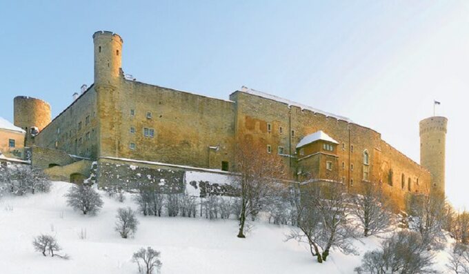 Zamek Toompea w Tallinie. Od 1227 r. był w rękach zakonu kawalerów mieczowych.