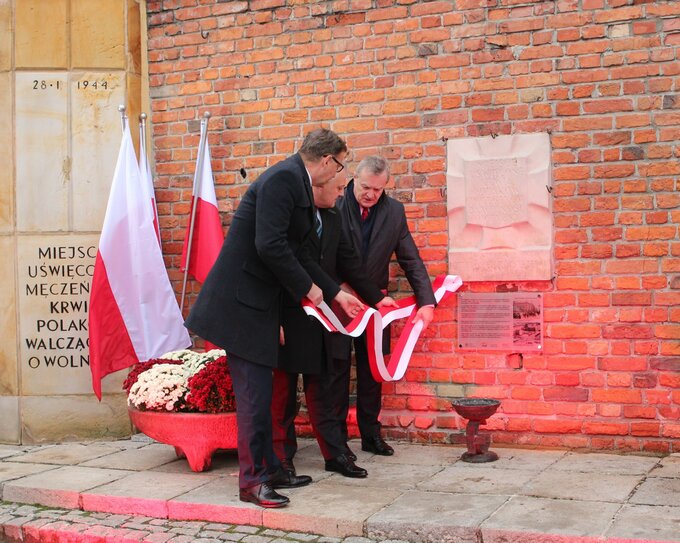 Tablice Pamięci - odsłonięcie pierwszej tablicy