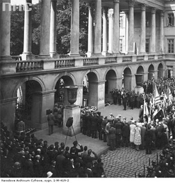 Uroczystości złożenia do&nbsp;Grobu szczątk&oacute;w Nieznanego Żołnierza, 1925 rok