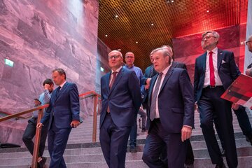 Paweł Lisicki i&nbsp;prof. Piotr Gliński podczas gali Strażnik Pamięci 2023