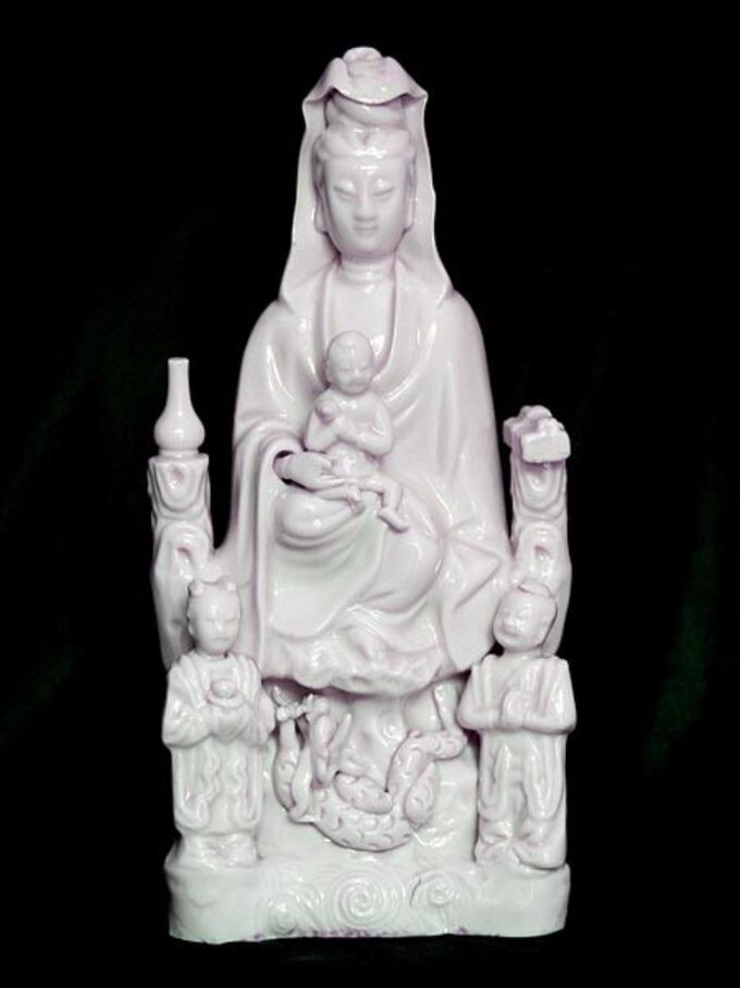 Matka Boża w postaci przypominającej boginię Kannon, czczona przez kakure-kirishitan (ukrytych chrześcijan) w Japonii