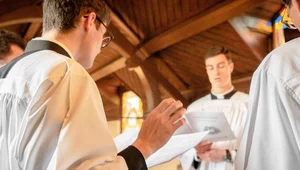 Miniatura: Święcenia kapłańskie w Polsce. Tylu nowych...