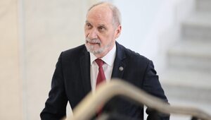 Miniatura: Macierewicz: To się nie łączy z polityką...