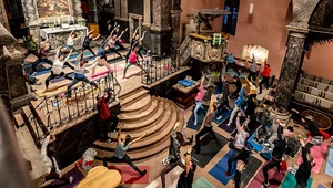 Miniatura: Niemcy. Joga zamiast nabożeństwa, by...