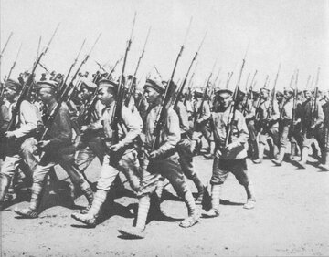 Armia Czerwona. Na&nbsp;zdjęciu defilada w&nbsp;Charkowie latem 1920