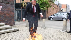 Miniatura: Braun spalił flagę UE przed kopalnią...