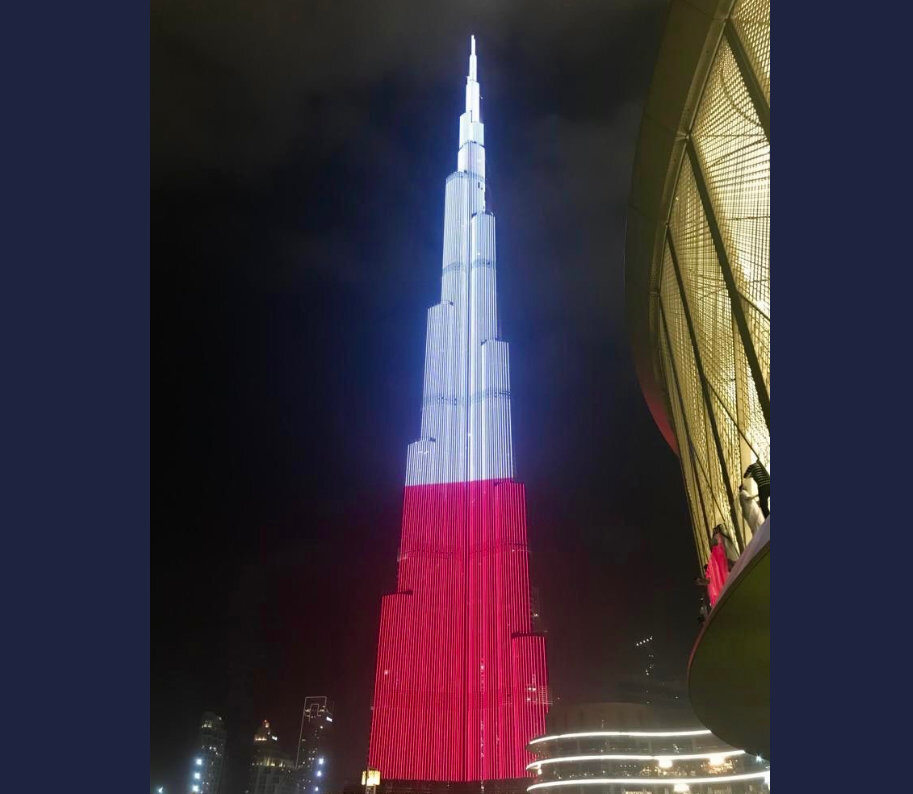 Pierwszy raz w historii najwyższy budynek na świecie Burj Khalifa w Dubaju ? rozbłysnął na biało-czerwono 