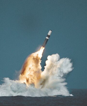 Pocisk Trident (SLBM) wystrzelony z&nbsp;zanurzonego okrętu podwodnego