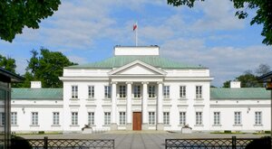 Miniatura: Dron nad Belwederem i budynkami rządu....