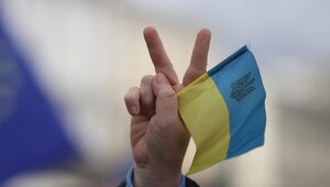 Ukraina: W okupowanym Chersoniu rozpoczął się wiec przeciwko Rosjanom