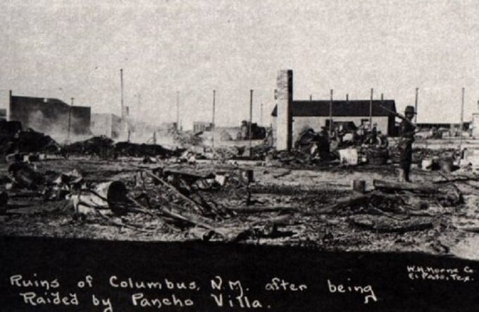 Ruiny Columbus po ataku Pancho Villi.