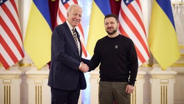 Prezydent USA Joe Biden i&nbsp;prezydent Ukrainy Wołodymyr Zełenski