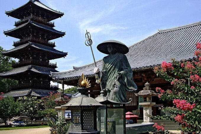 Świątynia Motoyama-ji, pomnik Kōbō Daishi (Kūkai). Wyspa Sikoku, Japonia