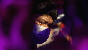 Chiny szukają źródła COVID-19. Sprawdzą tysiące próbek krwi