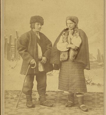 Para Hucuł&oacute;w w&nbsp;strojach ludowych. Zdjęcie wykonane po&nbsp;1886 roku.