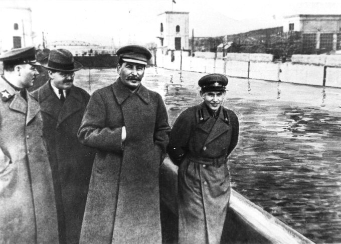 Woroszyłow, Mołotow, Stalin i Jeżow