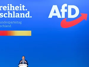 Miniatura: "Aby ten kielich nas ominął". Biskup modli...
