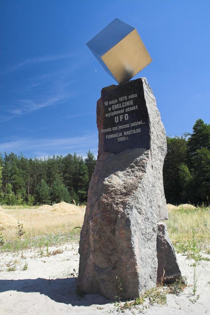 Pomnik UFO w&nbsp;Emilcinie