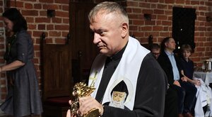 Miniatura: Kosztowne hobby ks. Waldka