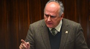Miniatura: Burza po słowach wiceszefa MON o broni...