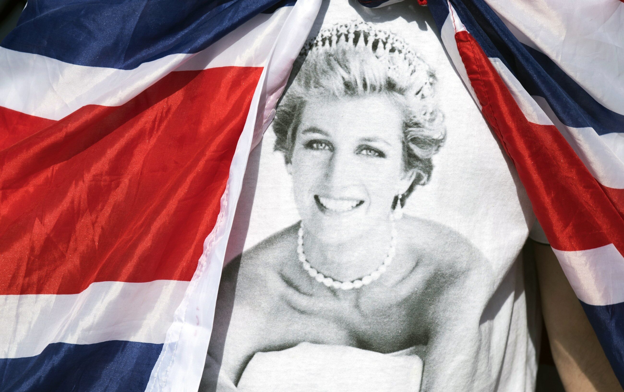 W którym roku zginęła księżna Diana, pierwsza żona księcia Karola?